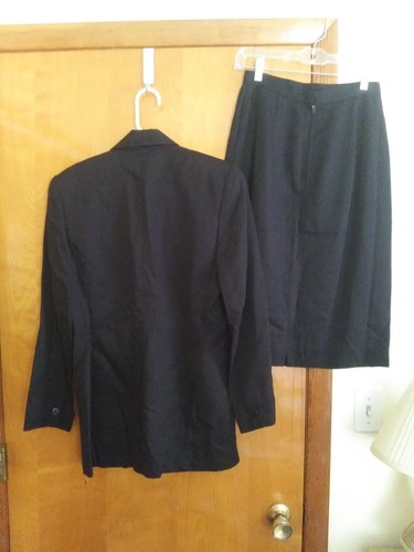 Gianni Sport Black Skirt Suit Size 6 - 100% Rayon Fabric Fully Lined Suit - Picture 2 of 2