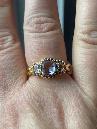 Gradient lab-created Light & Dark Amethyst on triple 18k yellow gold plated ring - Picture 5 of 12