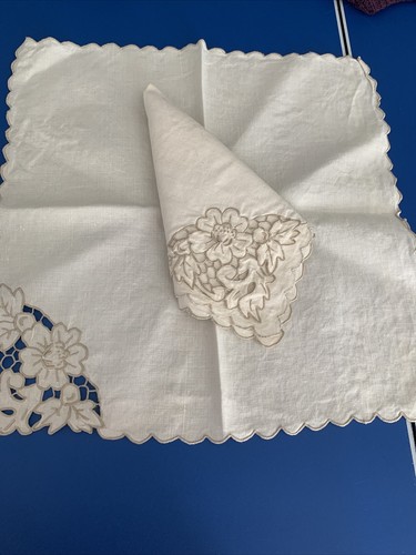 Dinner Napkins Vintage beige embroidered set of two16 1/2in x16 1/2 - Picture 2 of 2