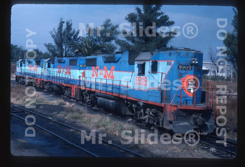Original Slide NdeM Nacionales de Mexico Hi Hood GP38-2 9907 & 2 Guadalajara JAL - Image 1 of 1