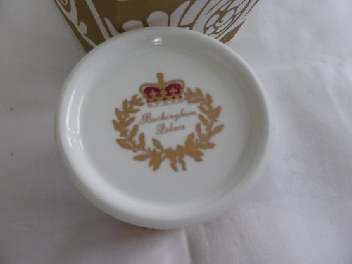 Buckingham Palace Collection. 1995 Mug - Picture 2 of 2
