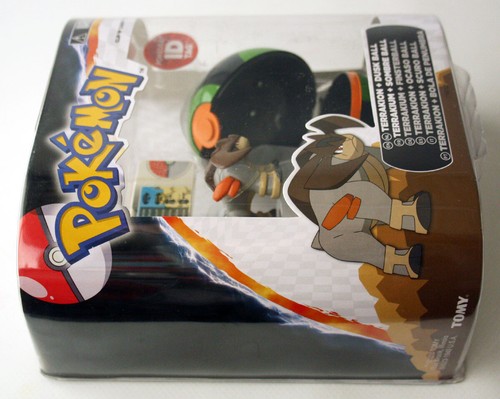 POKEMON TERRAKION FIGURE + DUSK BALL POKEDEX ID TAG TOMY 2013 NEW ! - Picture 3 of 7