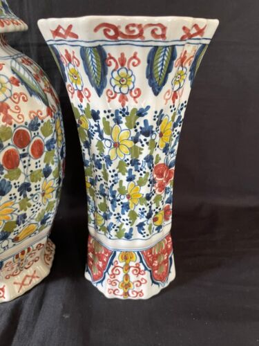Ensemble d'armoires Delft vintage Tichelaar Makkum. Pot au gingembre avec 2 vases, - Photo 4 sur 10