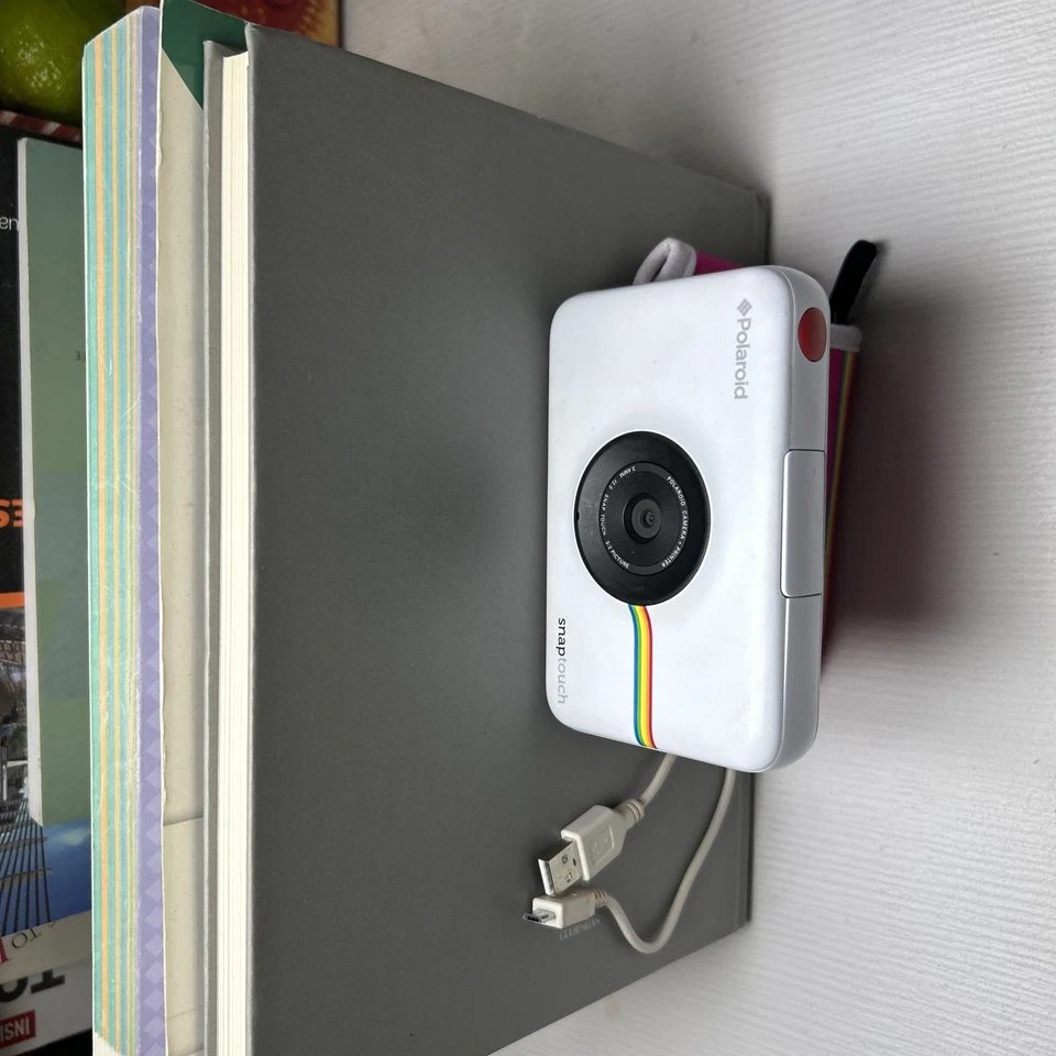 Polaroid Snap Touch Instant Print Digital Camera White. - Image 3 of 4