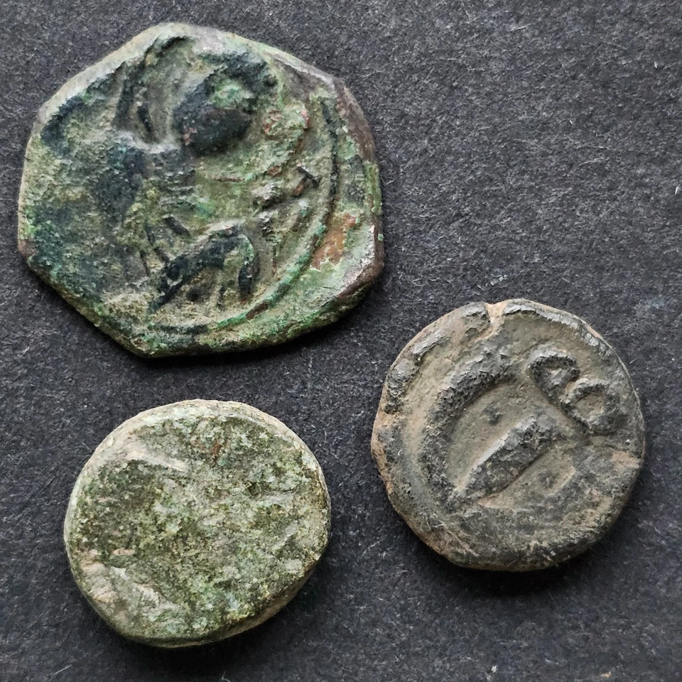 Monedas bizantinas de bronce. Lote de 3 monedas Foto 3 de 4