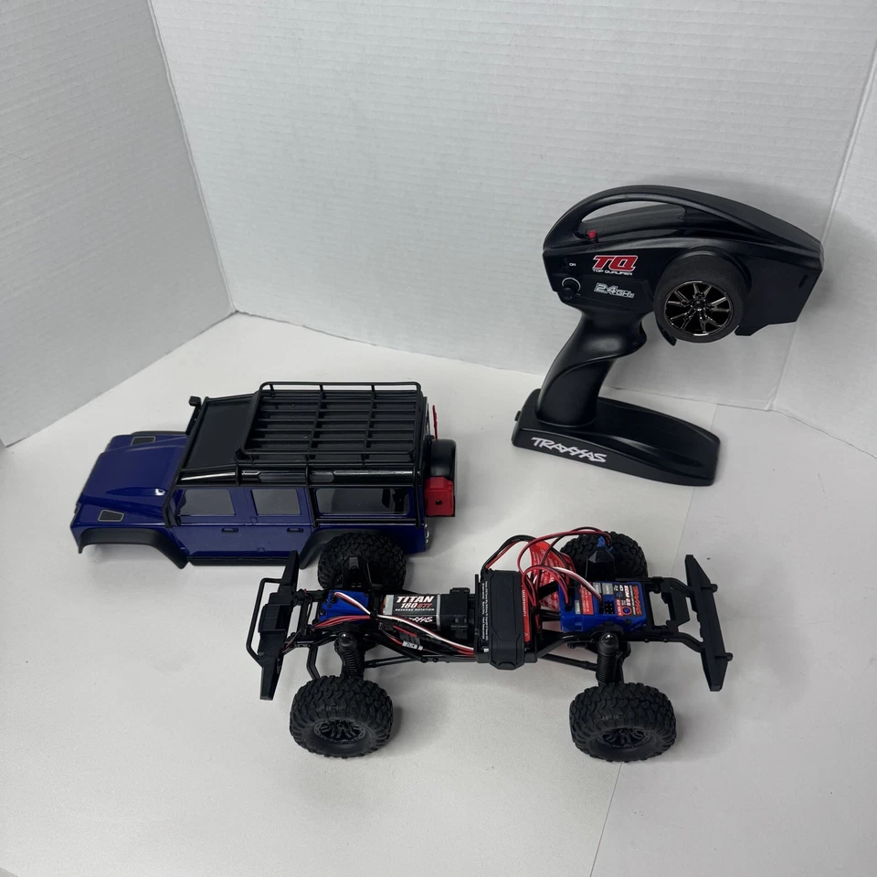 Traxxas TRX-4M Trail RC 4x4 Crawler RTR w/Land Rover Defender Body  - Image 2 of 4