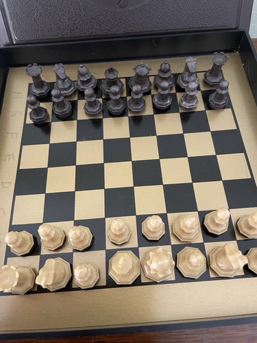 Drueke Travel Magnetic Chess - Picture 2 of 4