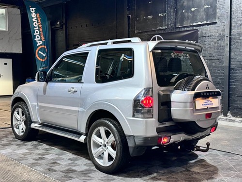2007 Mitsubishi Shogun 3.2 DI-DC Diamond Auto 4WD Euro 4 3dr SWB ESTATE Diesel A - Picture 11 of 24