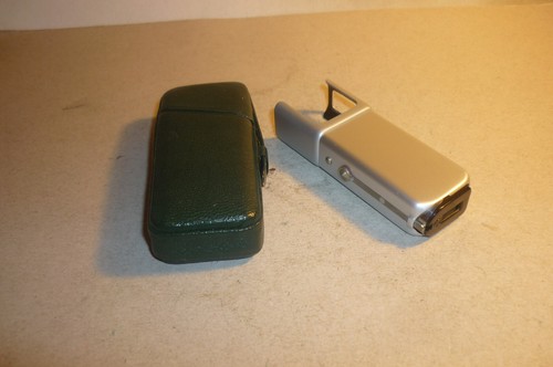 Minox Blitzgerät Flashgun im grünen Etui !