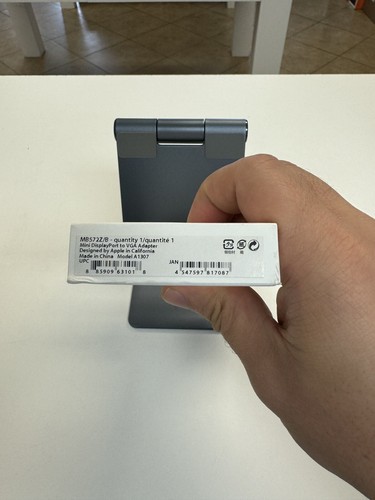 Apple Mini Display Port to VGA Adapter MB572Z/B White New - Picture 4 of 5