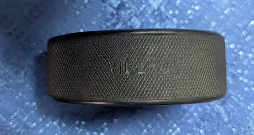 NHL Calgary Flames Viceroy / Inglasco Approved Game Puck 1980-84 V4 Slug - Bild 3 von 3