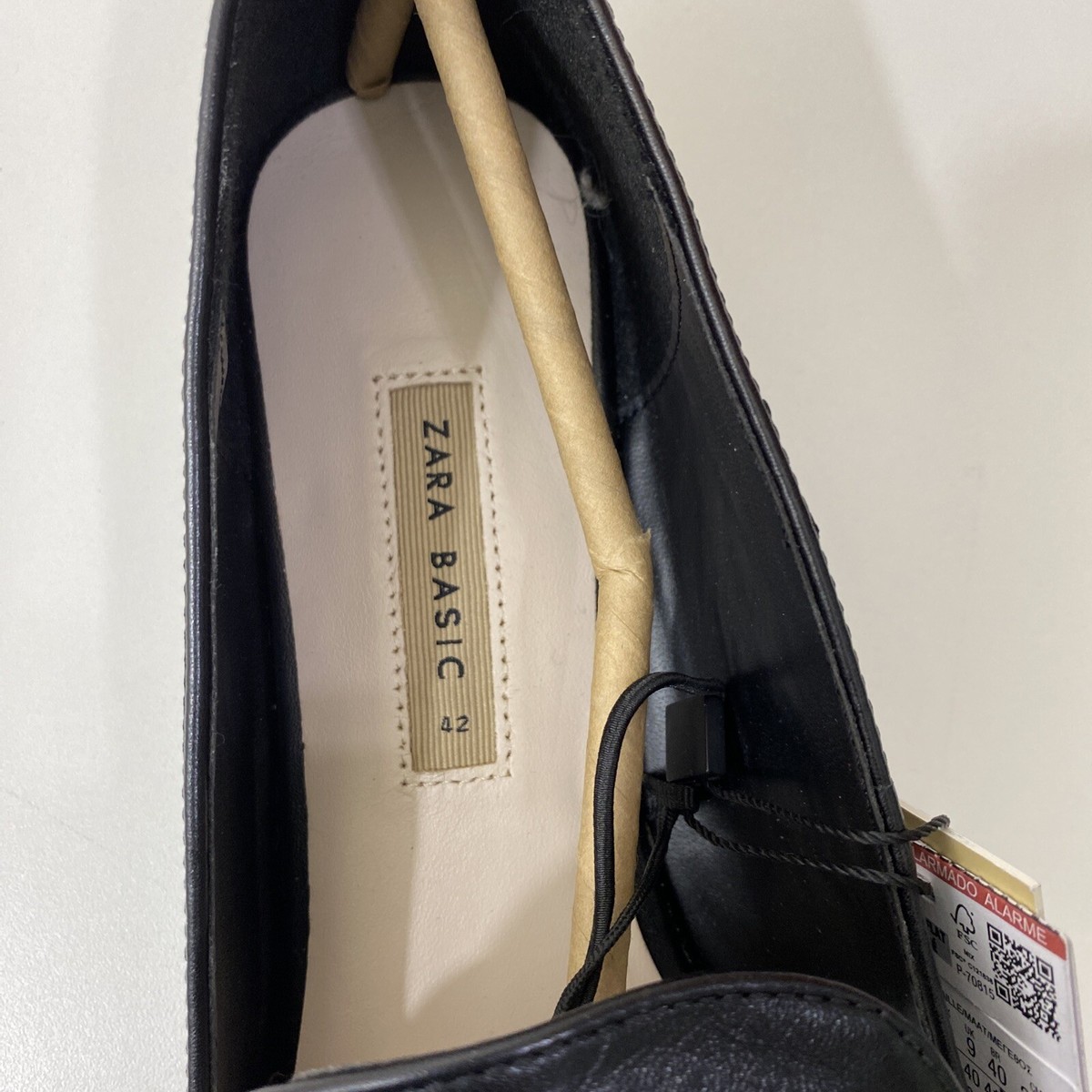 ZARA 黒 ファー ゴールドチェーン 靴　パンプス Zara Black Leather Gold Chain Slip On Loafer Shoes Flats