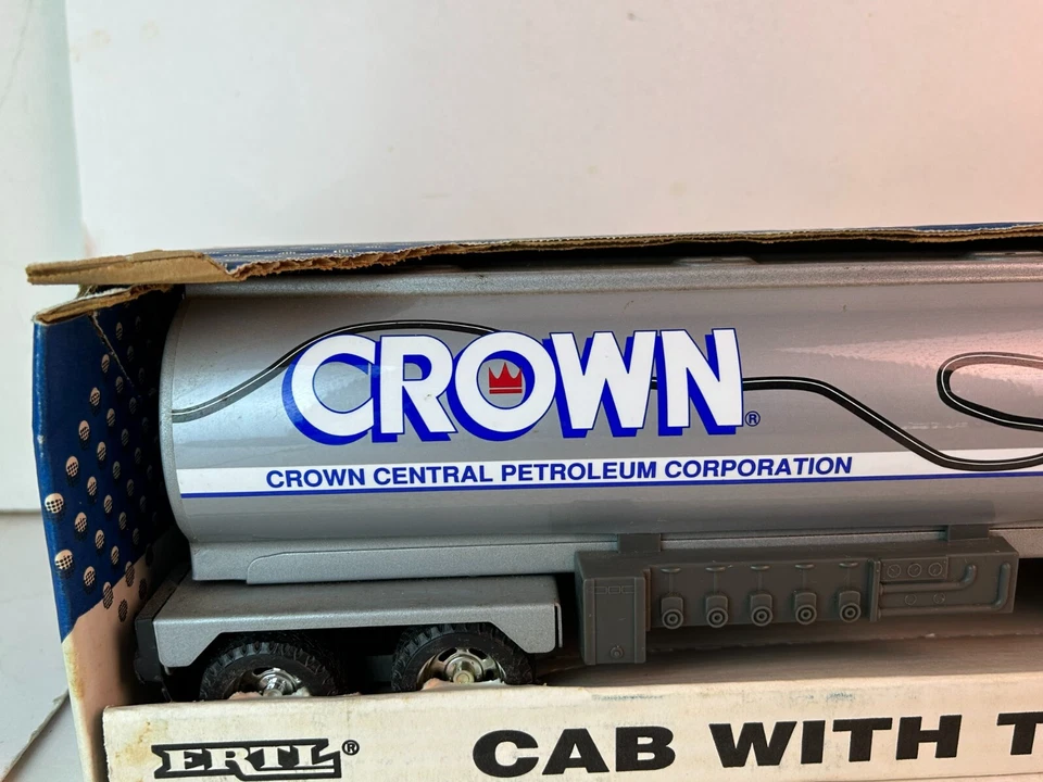 Camión semi cisterna Ertl de acero prensado, gasolina Crown con caja original Foto 2 de 4
