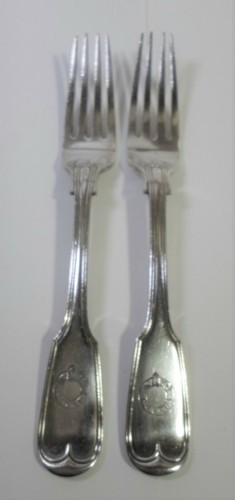2 Antique SILVER PLATED FORKS - CANADA GARTER / BELT Engraved Fiddle & Thread 7" - Foto 1 di 8
