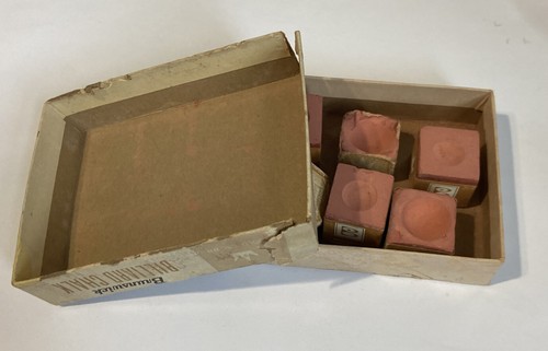 6Pc Vintage Brunswick Coral Pink Pool Chalk with Original Box - Imagen 4 de 5