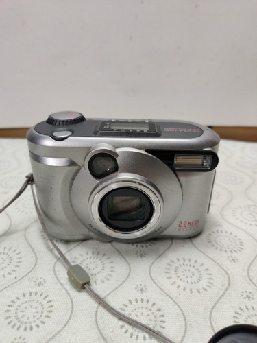 Toshiba PDR-M25 2MP untested  Digital Camera with 3x Optical Zoom Silver  - Picture 9 of 11