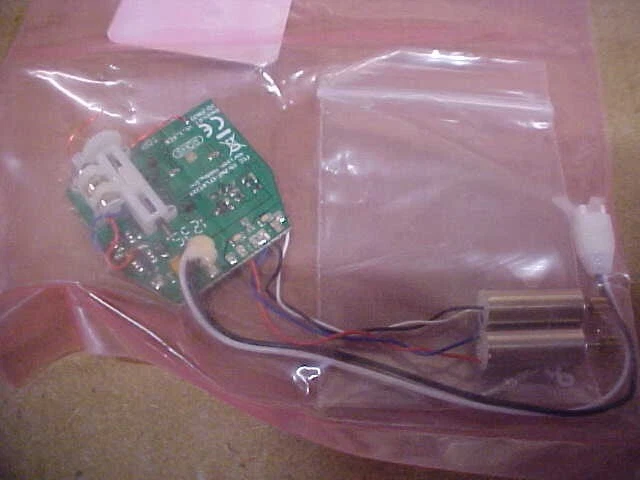 BLADE  BLH2865 = 4-IN-1 PCB (Rx, Gyro, ERSC, Mixer) W/DRIVE MOTORS - Image 2 of 3