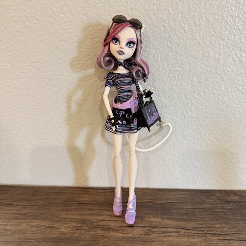 Monster High Catrine DeMew 2011 Daughter of a Werecat Scaris City of Frights