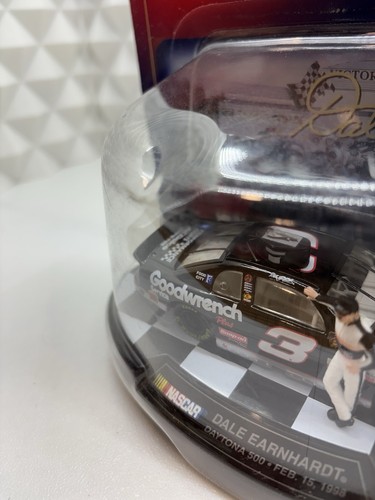 Winners Circle 1:43 Scale Dale Earnhardt Victory Celebration 1998 Daytona 500 - Picture 3 of 3