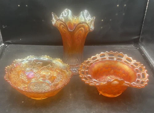 THREE VINTAGE CARNIVAL FENTON BOOGIE BAYOU, VINTAGE BOWL & BLACKBERRY OPEN EDGE