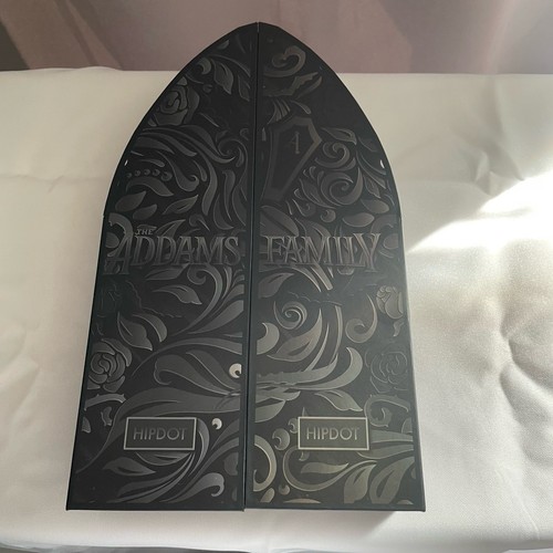 HIPDOT x Addams Family Wednesday Set Trucco Edizione Limitata Rossetti Ombretto
