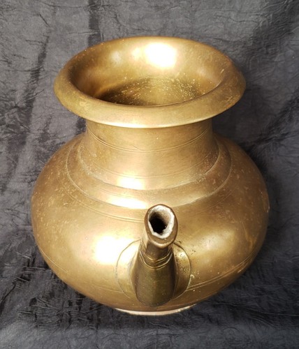 Antiker Vintage Messing Weihwasser Topf mit Ausguss Indien primitiv - Bild 3 von 6