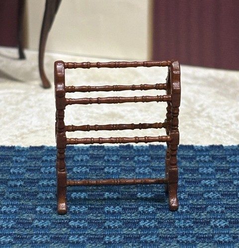 Puppenhaus Miniaturen Vintage viktorianisches Handtuch/Quiltgestell im Maßstab 1:24 (HALBE)