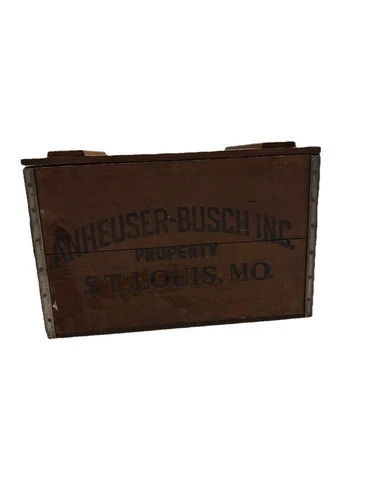 Vintage Anheuser Busch Budweiser Beer Crate 1976