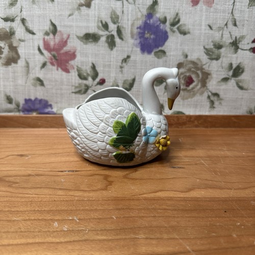 Vintage Artmark White Ceramic Swan Planter Homedecor - Picture 4 of 11