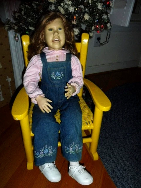 ASHTON DRAKE/JULIE FISCHER VINYL & CLOTH "HANGING OUT WITH HANNAH" 30 INCHES - Image 3 of 4