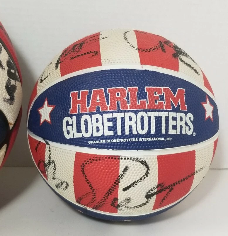 2 Baloncesto Harlem Globetrotters Firmado Tamaño Completo Es Baden Y Mini No Marca Foto 3 de 4