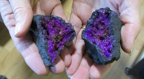 PURPLE GOLD PAIR QUARTZ SELENITE CRYSTAL SMALL 70mm GEODE FERTILITY - Picture 2 of 4