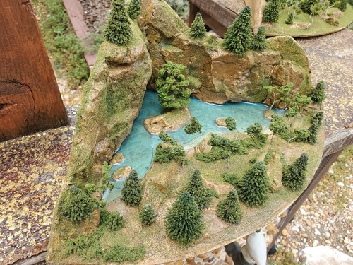 3D Scenic Mountain Lake Diorama oval 10" x 10" x 5" x 14" HO & N Scale & Terrarium - Bild 2 von 10