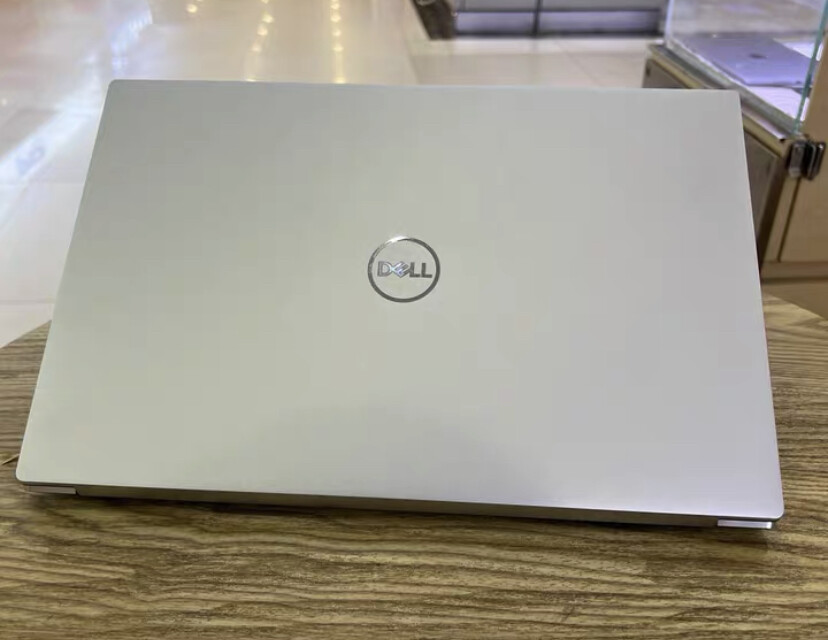 2021 Dell XPS 15 9510 i7-11800H 16GB 512GB 15.6