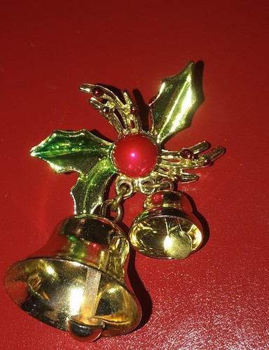 LOT 6 HOLIDAY THEMED PINS & BROOCHES CHRISTMAS TREE WREATH CAT BELLS SNOWFLAKE - Picture 6 of 12