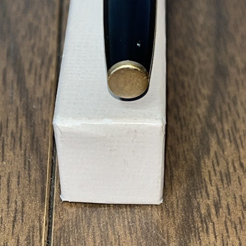 Vintage Waterman's Gold Black Fountain Pen with 14k Tip Made in USA - Picture 8 of 14