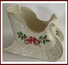 Lenox Holiday Christmas Sleigh Centerpiece Holly/Berry W/Ribbons - Approx 8½x7½”