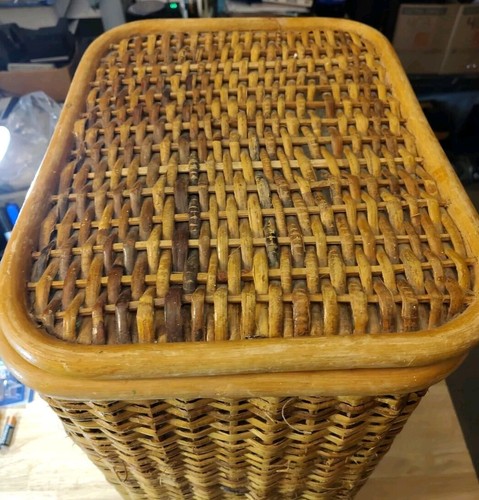 Cesto portabiancheria vintage in vimini rattan con fodera coperchio incernierato MCM anni 80 90 - Foto 5 di 10