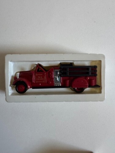 Ward LaFrance Fire Truck – 1999 Reader's Digest – Diecast Red Truck in Box - Picture 4 of 10