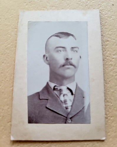 1800s Cosmopolitan Gallery Man Slicked Hair & Neck Tie Mustache Photo CDV Card - Picture 3 of 5