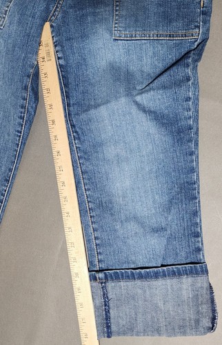 Size 9 Tommy Hilfiger Capri Jeans Cuffed Blue Med Wash Denim Slightly Faded - Picture 7 of 8