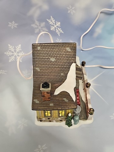 Christmas Village Holiday Inspirations Town Series Antique Store w/box 2007 - Picture 6 of 18