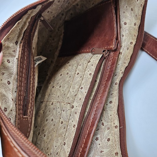 Cartera de mano de cuero marrón con tachuelas Western de colección hecha en Paraguay - Imagen 6 de 13