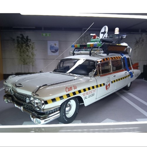 HOT WHEELS X5470 1/18 Cadillac Ghostbusters II ECTO 1A Elite Diecast Model Car