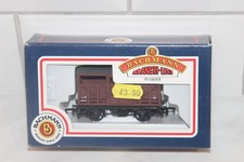 BACHMANN 33-650B CATTLE WAGON OO GAUGE B.R. BROWN - NEW