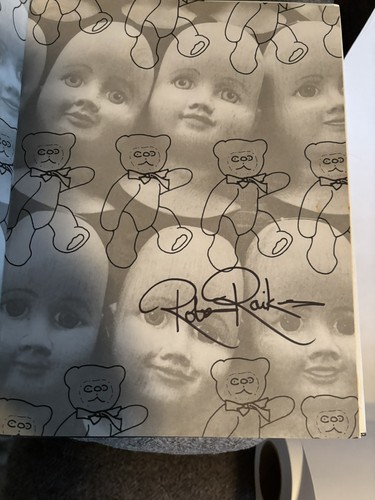 Signed “The Raikes Bear & Doll Story” Hardcover And Early Signed Bear - Foto 2 di 3