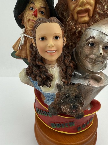 Il Mago di Oz Music Box da Collezione Dorothy Toto Leone Spaventapasseri Tin Man Leggi - Foto 2 di 21