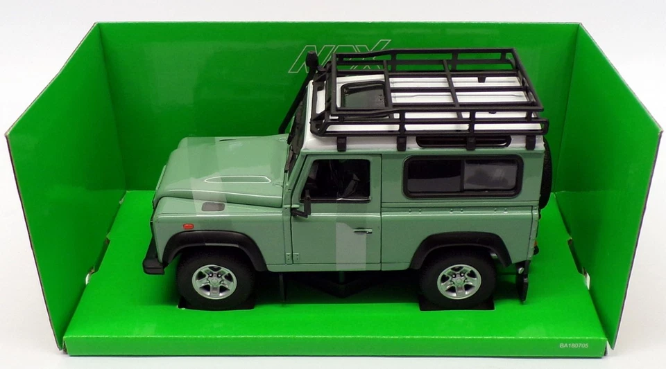 Welly 1/24 Scale Model Car 22498SP-W - Land Rover Defender - Green - Image 3 of 4