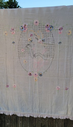 Antique 1926 Hand Embroidered Lady Flowers Pastels Pink Ruffled Border Coverlet - Picture 12 of 16