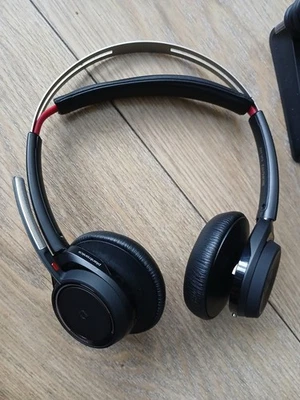 Auriculares Plantronic Bluetooth Doble Oreja (Estéreo) con Micrófono Boom - USB -C - Imagen 1 de 4